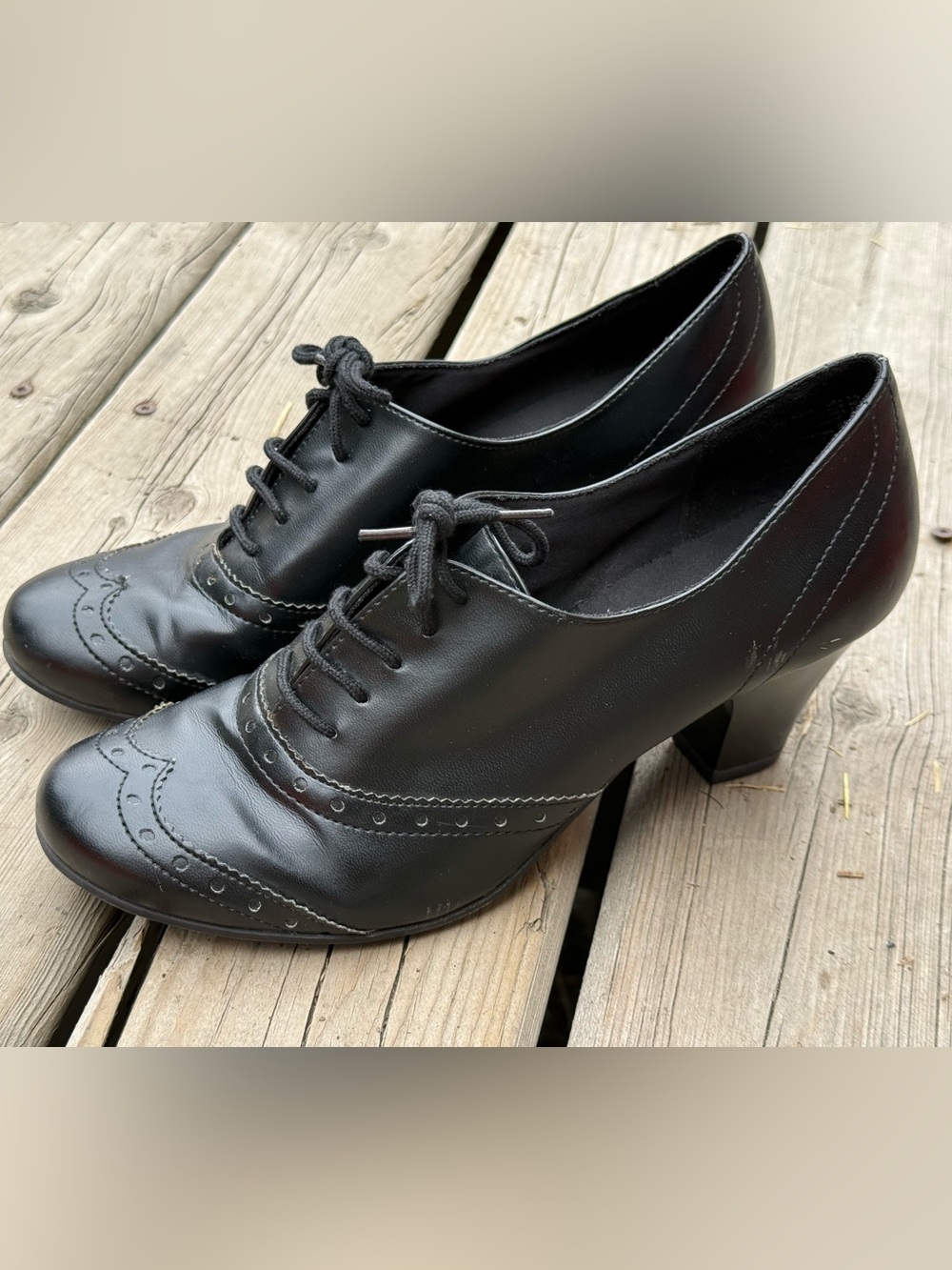 Black Lace-Up Heeled Oxford Pumps